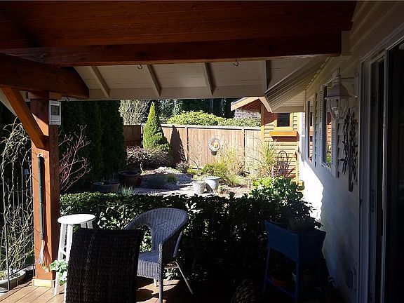 4th image of 1106 N Newton St