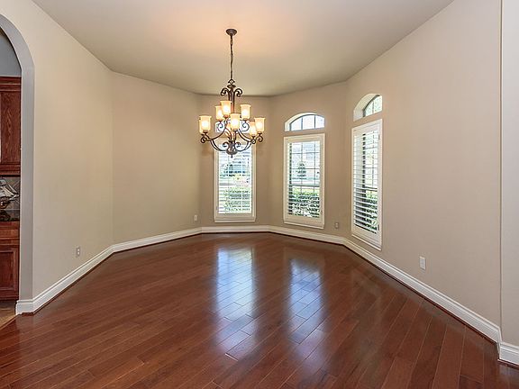 5th image of 1732 Round Rock St