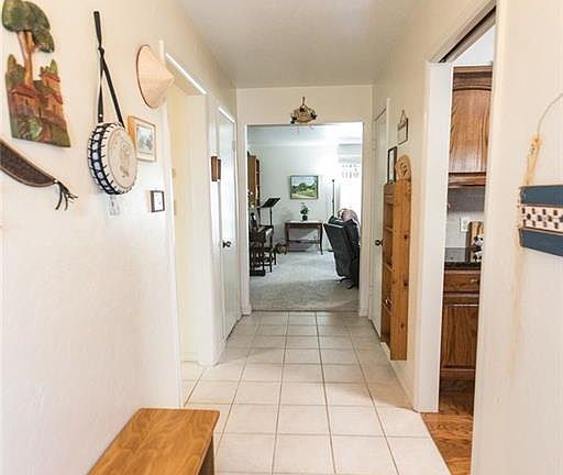 4th image of 700 SW 41st St