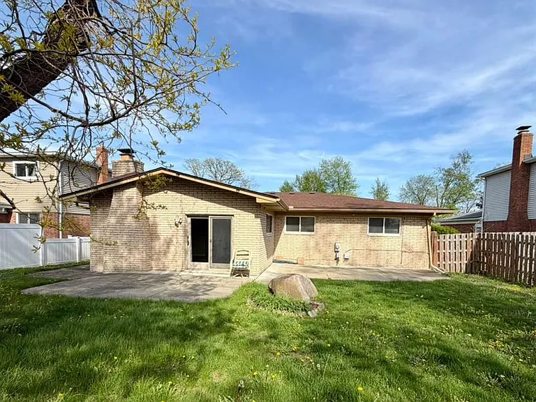 5739 Willow Creek Dr — Photo 26