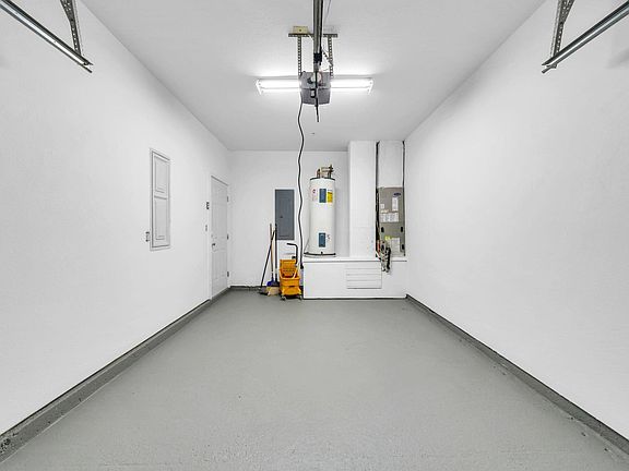 5th image of 107 Tooke St