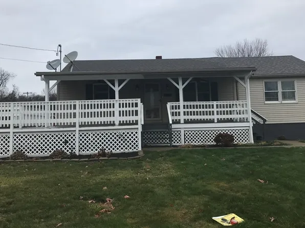 80 Persimmon Ln, Chester, WV 26034