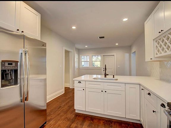 4th image of 422 N Palmway APT 1