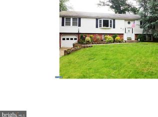 26 Tall Oaks Dr, Clementon, NJ 08021
