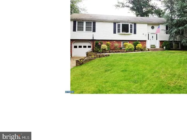 26 Tall Oaks Dr, Clementon, NJ 08021