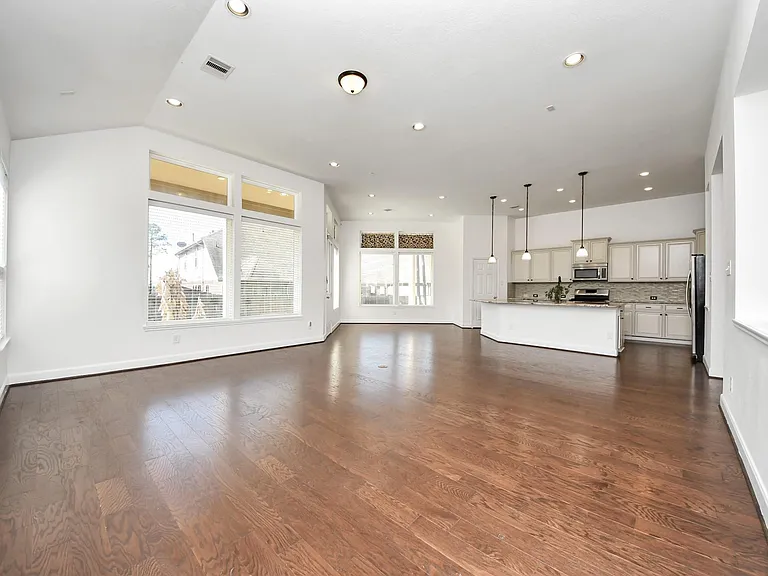 1947 Parnevik Pl — Photo 35