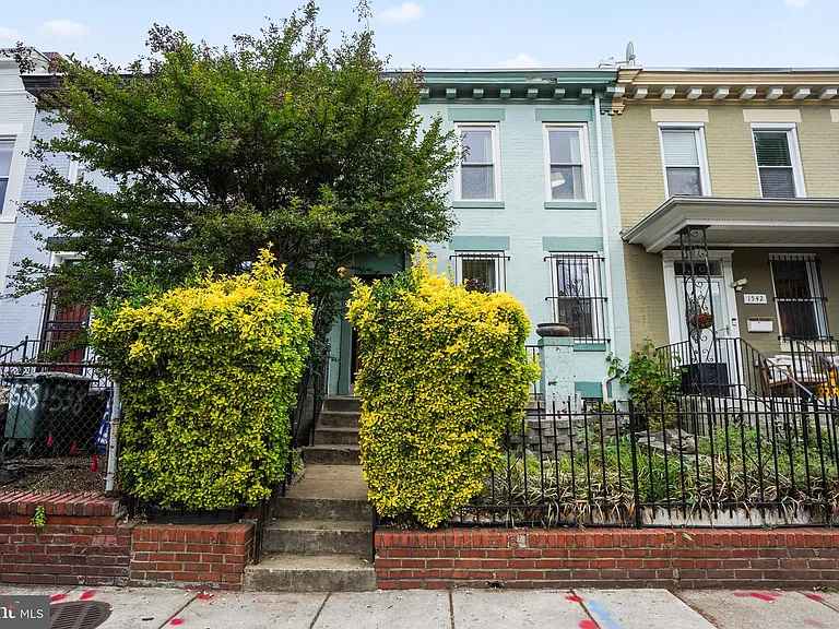 1540 1st St NW — Photo 4