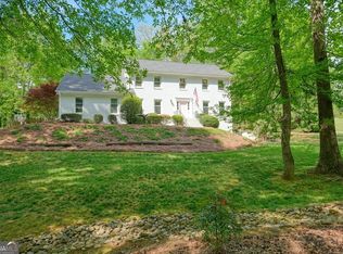 1075 Willow Bnd, Roswell, GA