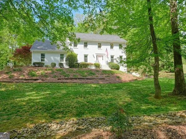 1075 Willow Bnd, Roswell, GA 30075