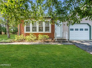 12 Juniper Ln, Manchester Township, NJ 08759