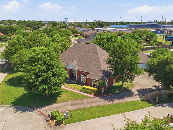 3rd image of 2403 Misty Wood Dr