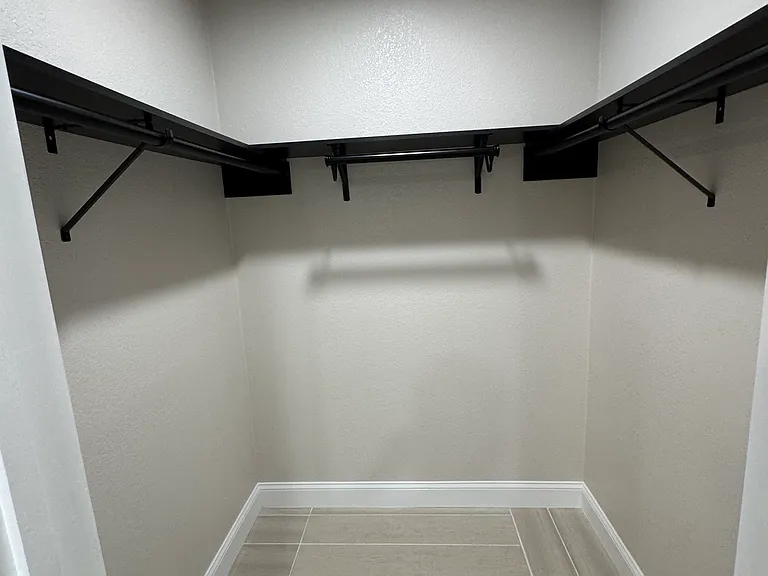 1705 Hawthorne Ln — Photo 12