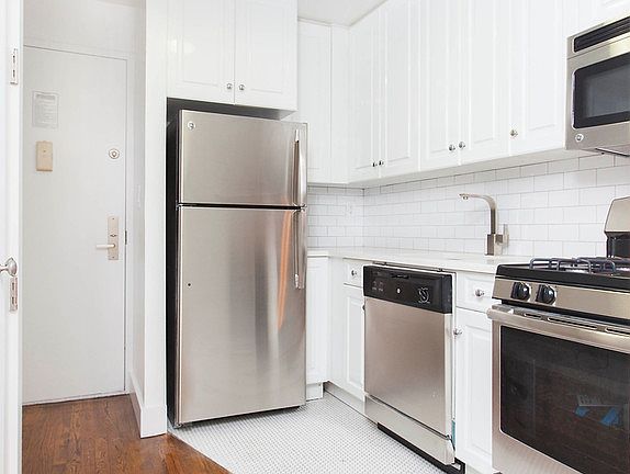 2nd image of 304 E 20th St APT 3A