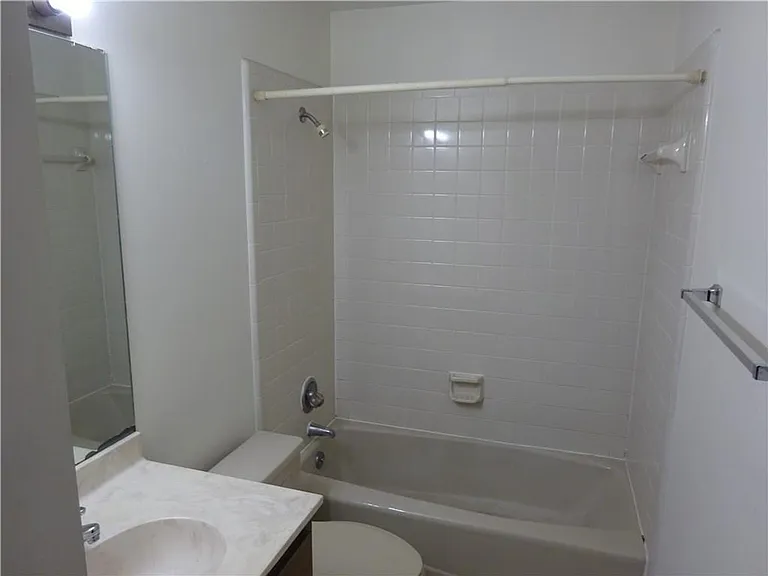 3200 Duval St #204 — Photo 9