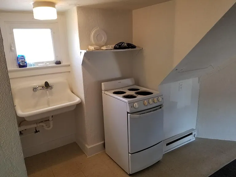 129 Elm Rd NE #3 — Photo 4