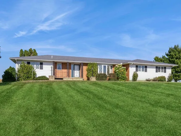 2424 300th Ave, De Witt, IA 52742