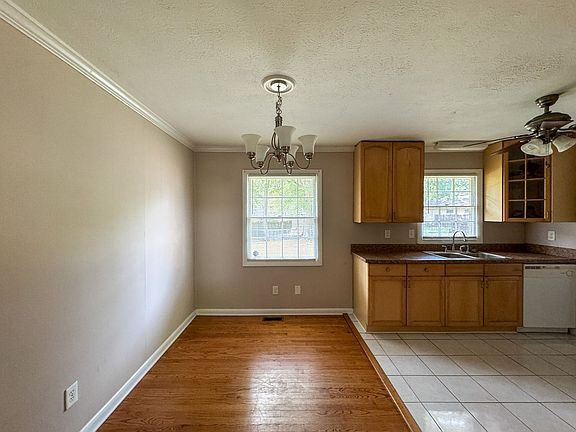 4th image of 7228 Ainsley St
