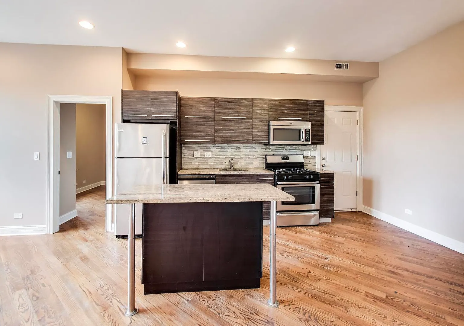 2 bed, $2,200 — Photo 4