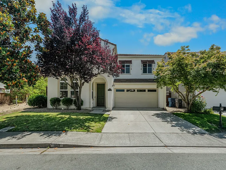 100 Portsmouth Dr — Photo 1