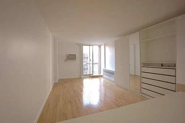 Rented by Flat Iron Real Estate | media 9