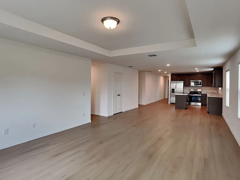 1017 Valerian Dr — Photo 2