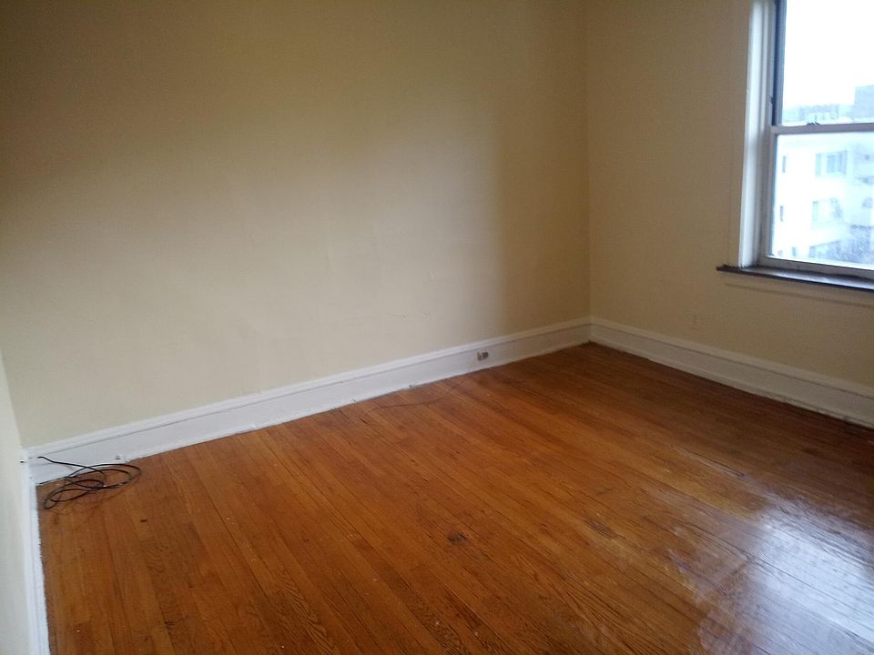 1st image of 1624 W 82nd St #3
