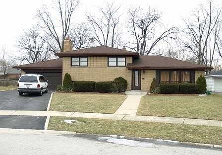 1st image of 16800 Elm St