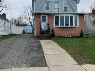 4865 Chapman Pkwy, Hamburg, NY 14075
