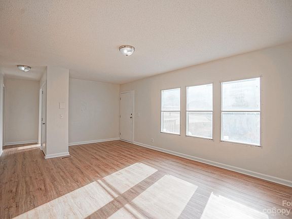 5th image of 1090 Canada Dr