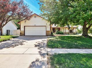 1401 S Gasaway Dr, Derby, KS 67037