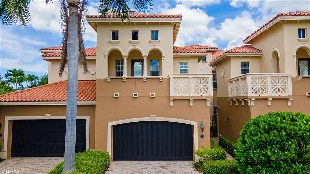 3 bed, 3.5 bath, 3952 sqft, $20,000 — Photo 2