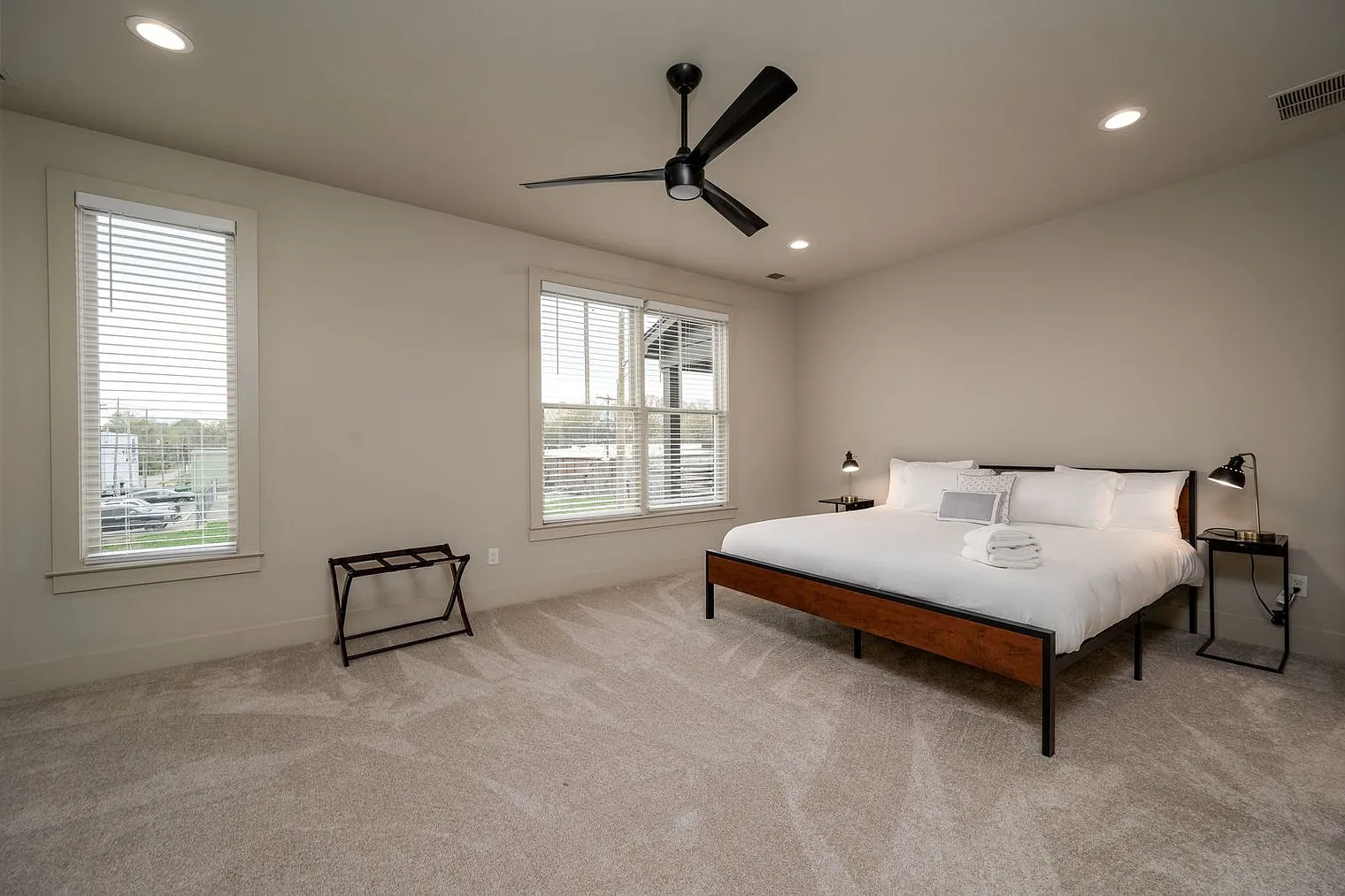 3 bed, 2.0 bath, $3,361 — Photo 4