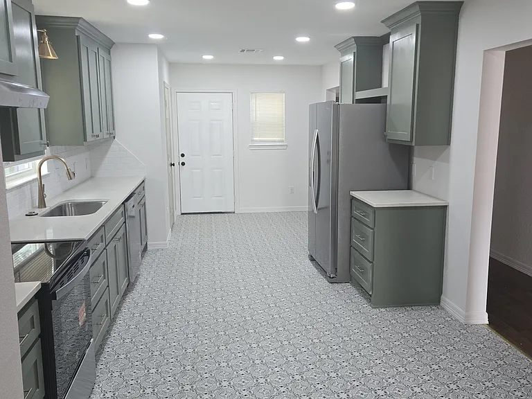 415 N 23rd St — Photo 16