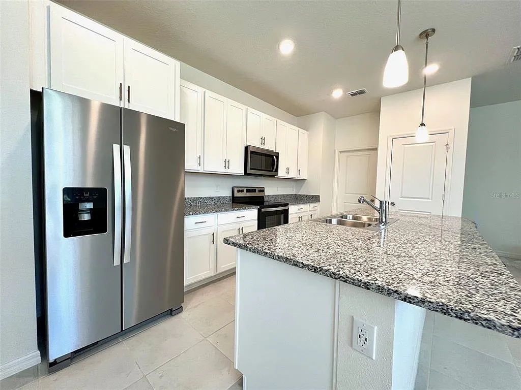 4 bed, 2.0 bath, 1656 sqft, $2,450 — Photo 4