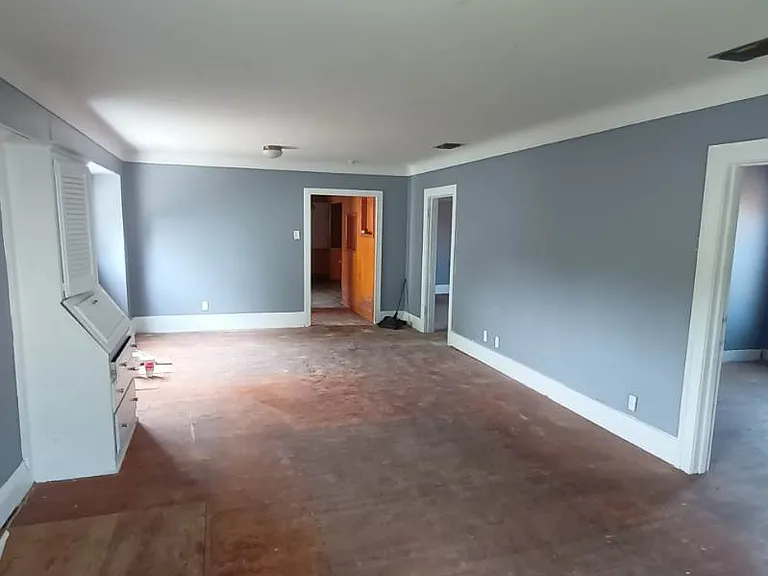 4625 Lewis Ave — Photo 3