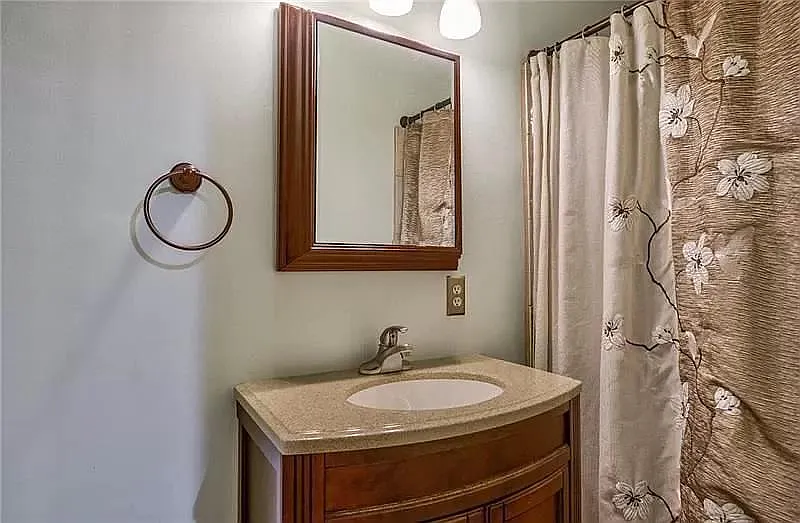 4 bed, 2000 sqft, $2,450 — Photo 3