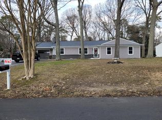 8 Senate Dr, Pasadena, MD 21122