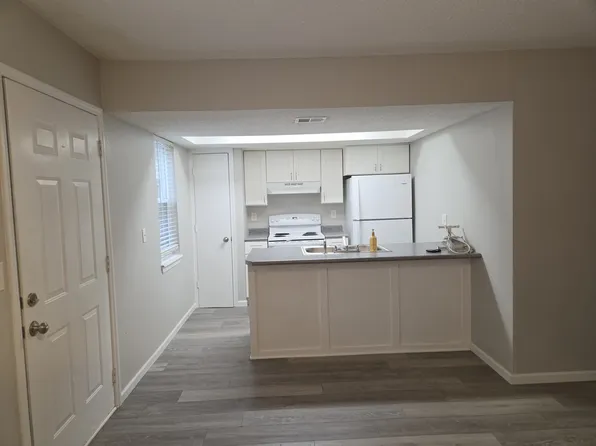 8712 NW 82nd Ter, Kansas City, MO 64152