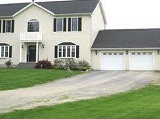 124 Fellows Rd, Halfmoon, NY 12065