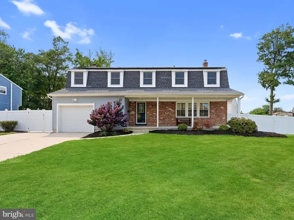 18 Kirkdale Dr, Marlton, NJ 08053