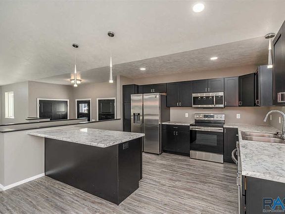 5th image of 900 Trojan Ave