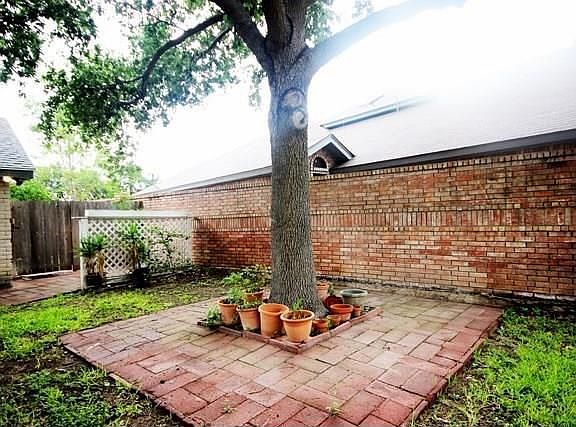 4th image of 2916 S Casa Linda St