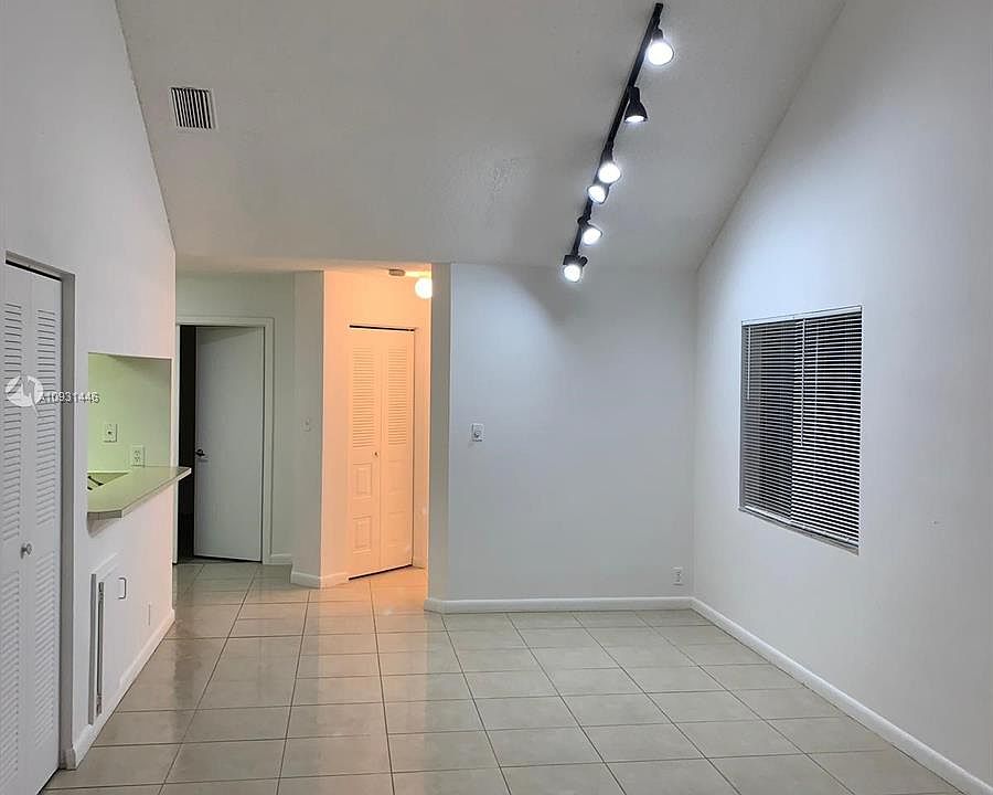 1st image of 1082 The Pointe Dr #1082