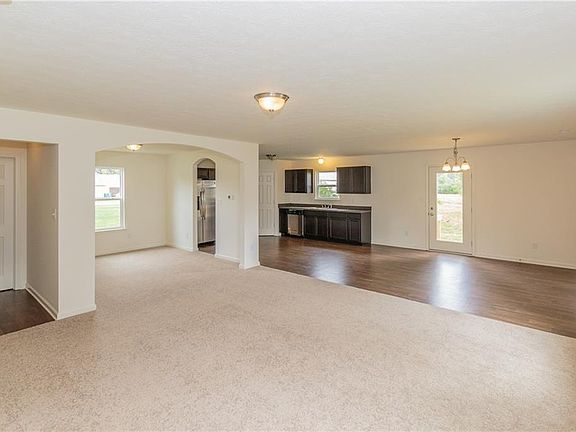4th image of 4511 Redhaven Dr