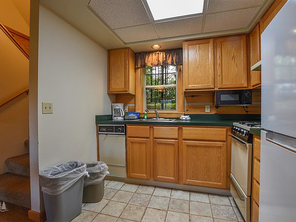 5th image of 816 Golf Cottage Dr