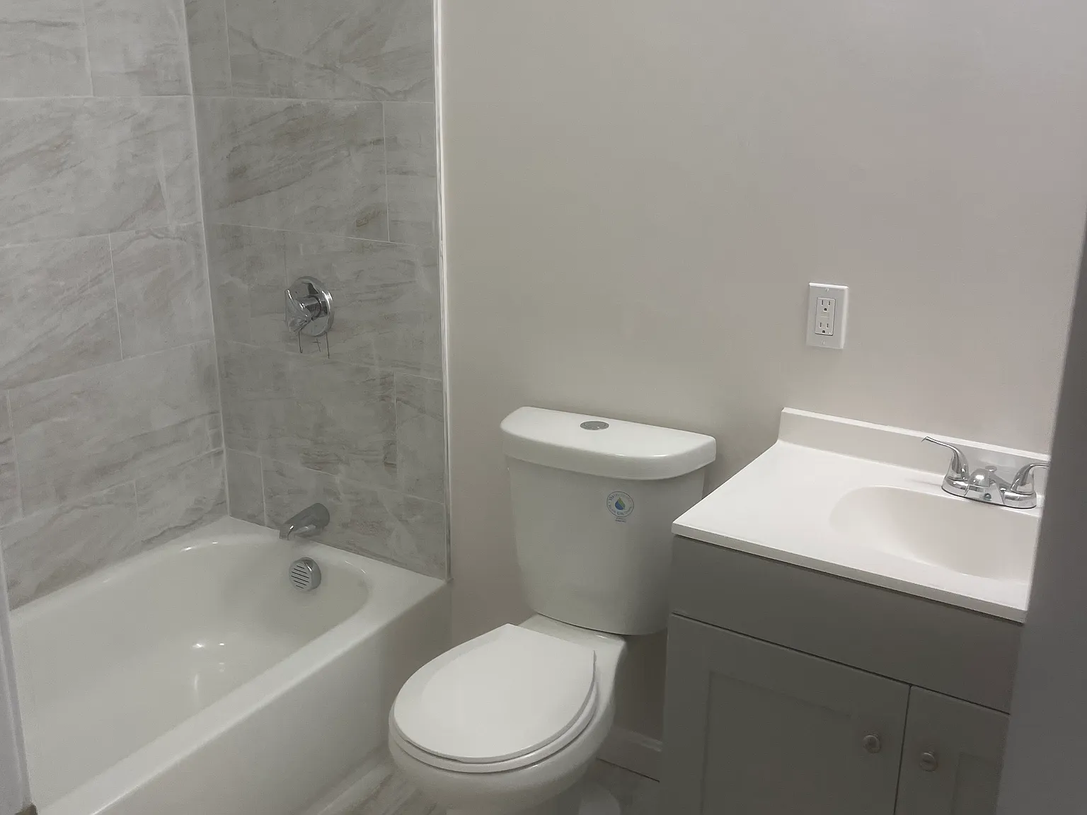 4 bed, 1500 sqft, $2,600 — Photo 2