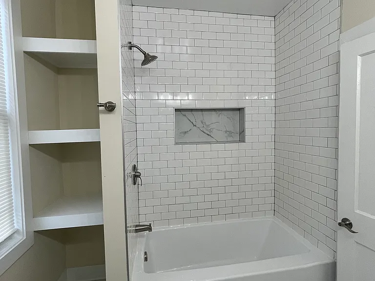 Full upstairs bathroom