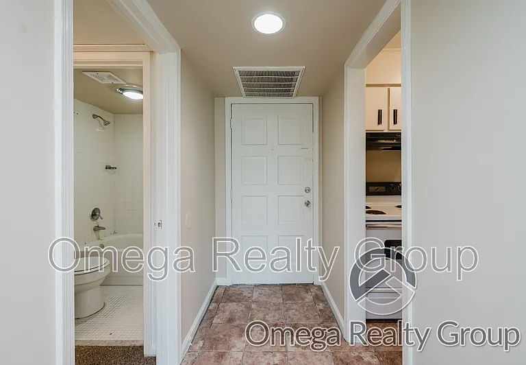 Camelot Apartments — Photo 18