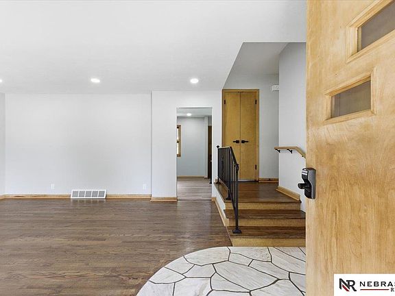 5th image of 9212 Manderson St