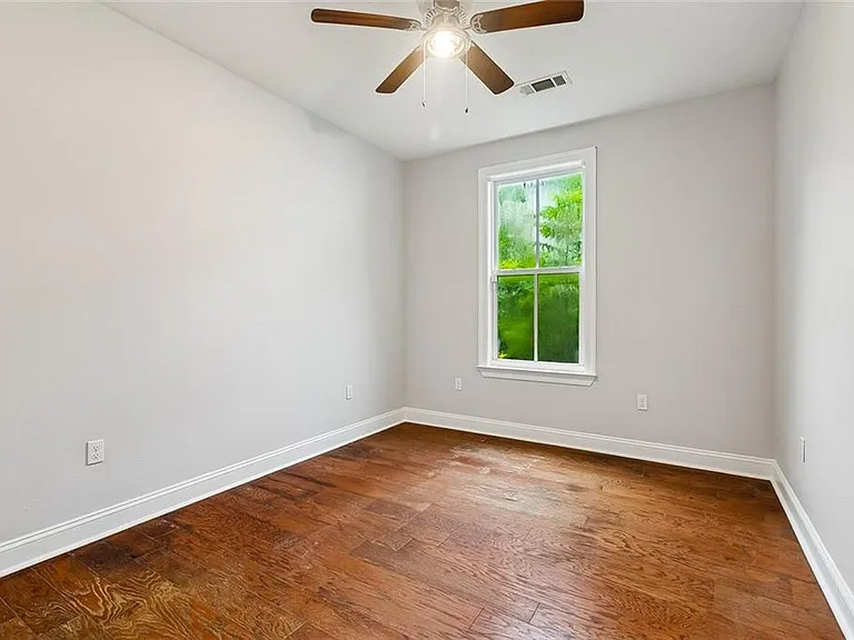 2053 Jackson Ave — Photo 8